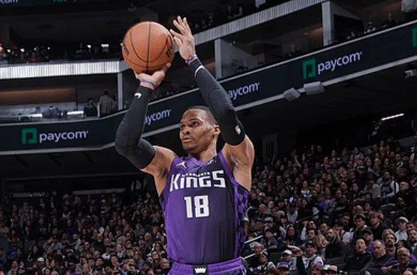 kaiyun-威少谈三分9中6：只要出现空位机会时，我很有信心能投进