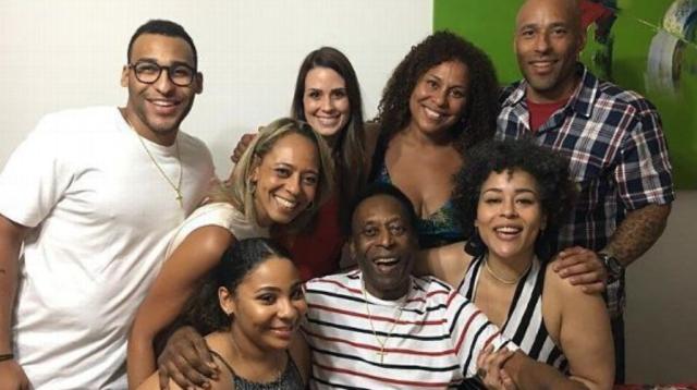 开云电子-贵为球王 贝利遗产1500万美元 现任妻子和7子女分