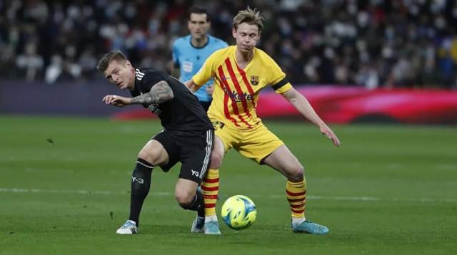 开云登录入口地址-巴萨逼德容走，德容：就不走